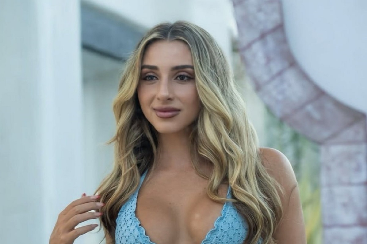 Футболистку не назовешь стеснительной