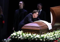 12 ноября на Исторической сцене Вахтанговского театра простились с народным артистом России Владимиром Симоновым, жизнь которого оборвалась 8 ноября