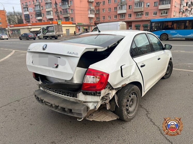 На площади Терешковой в Твери в ДТП пострадала женщина