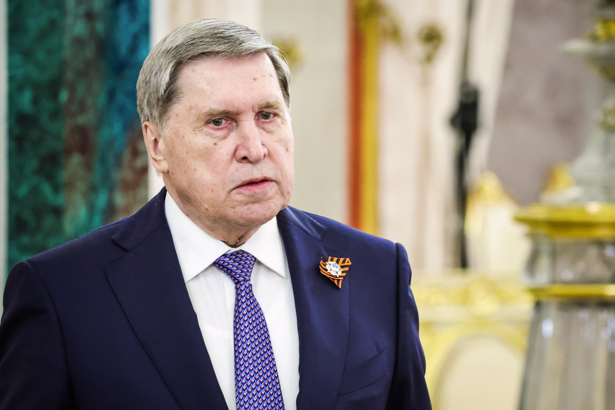 Ушаков прокомментировал версию, что Трамп передал Путину послание через Токаева