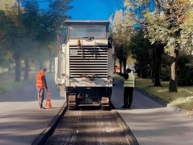 На состоявшемся совещании были подведены ключевые итоги работы за 2025 год, касающиеся благоустройства территорий и состояния дорожной сети. Также были озвучены и утверждены планы на 2026 год, направленные на дальнейшее развитие и улучшение городской среды.