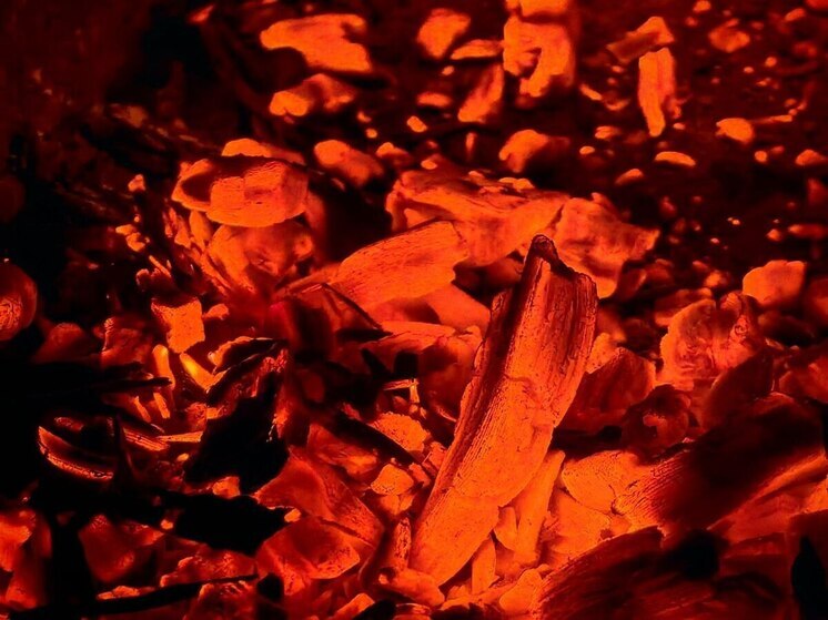 Пьяная новгородка сожгла дом из-за отказа мужа прописать ее с ребенком