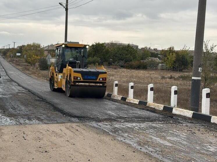 Специалисты из Ингушетии завершили асфальтирование ключевой улицы в Молочанске