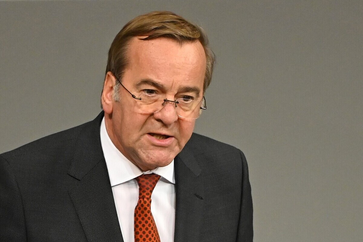 Министр обороны ФРГ рассказал, как армия страны пообещала не вести войны