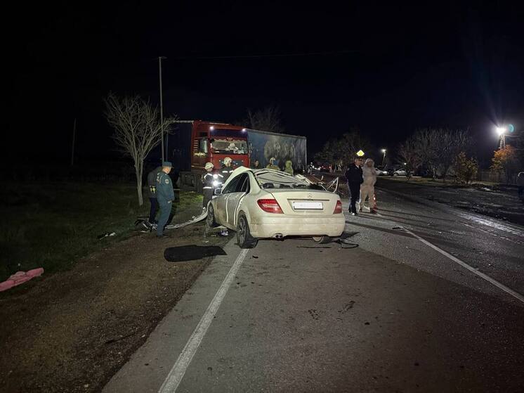 Младенец погиб в ДТП с легковушкой и грузовиком в Крыму