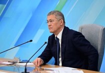 Российский политолог Евгений Минченко предложил другим губернаторам страны поучиться у главы Башкирии Радия Хабирова проводить прямые линии общения с народом