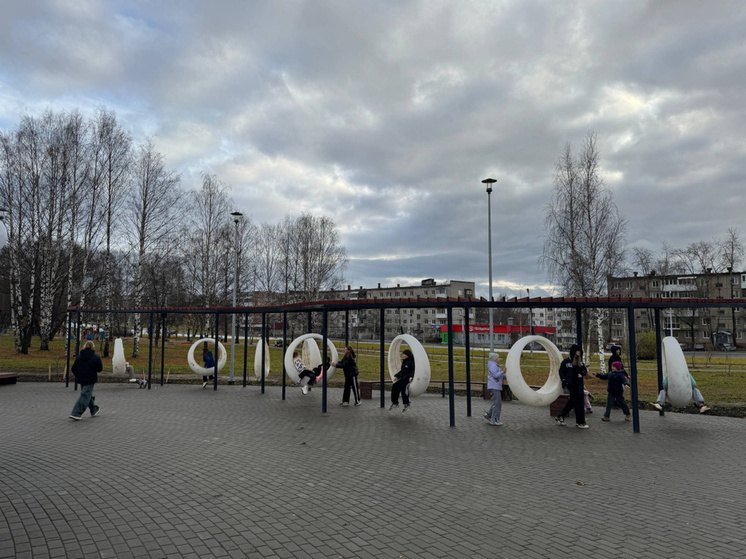 В Березниках обустроили открытую сцену в Комсомольском парке