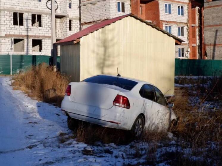 В Аксарке пьяные подростки загнали угнанный автомобиль в кювет