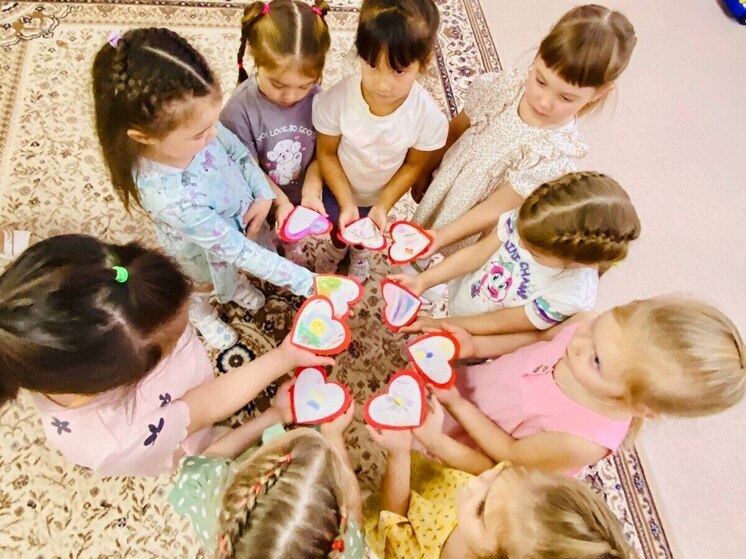 Дошколята Муравленко подарят малышам ДНР на Новый год игрушки и «Сердечки доброты»