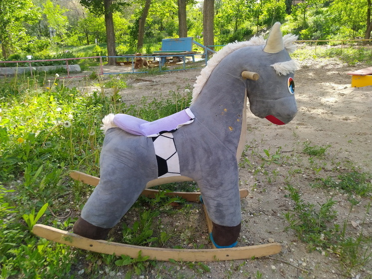 Почти 350 саратовских семей приняли детей на воспитание