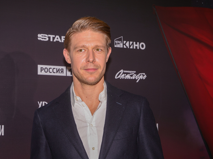 Актер Никита Ефремов заявил, что до сих пор сепарируется от отца и деда