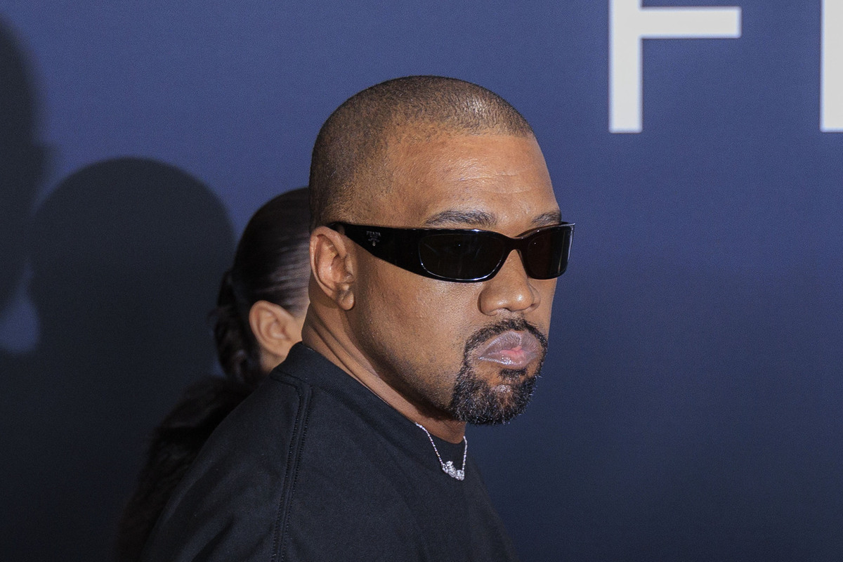 Стало известно, что в одной стране полицейские готовы задержать Канье Уэста