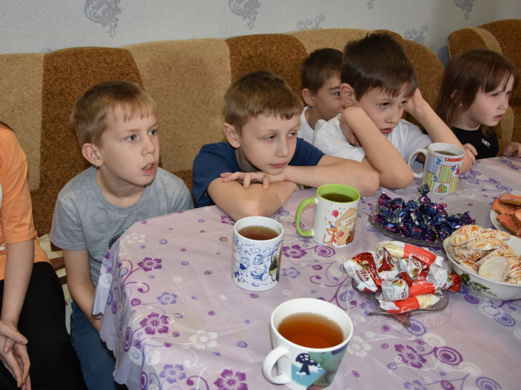 В Костроме с начала года новые семьи обрели 300 детдомовцев