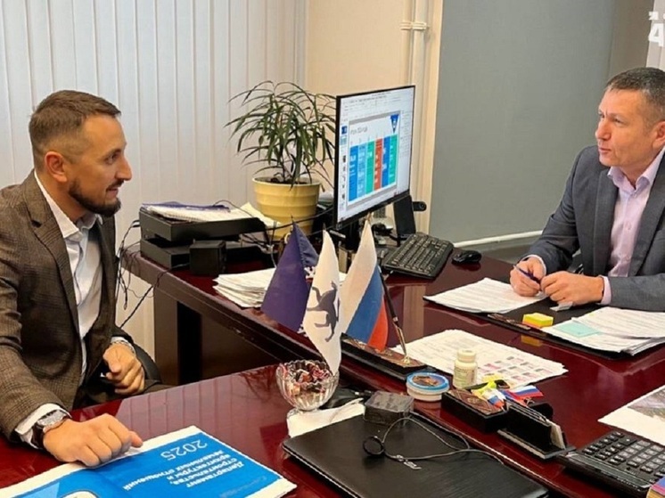 Участник «Героев Ямала» в Салехарде познакомился с работой ЕДДС и департамента строительства