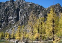 Новый мост на юго-западе Китая обрушился на склон горы