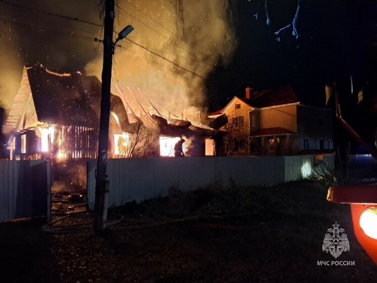 В Аше пожарные спасли от огня несколько домов