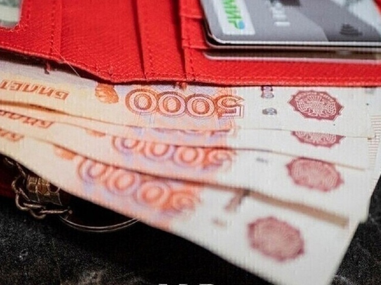 ВТБ выяснил, сколько свободных денег россияне хранят на карте