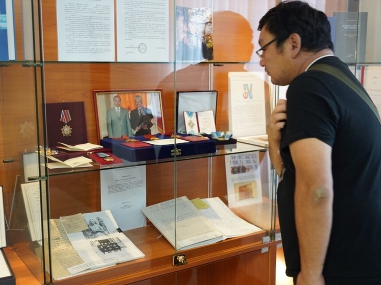 Выставка "Эпоха в документах": открытие экспозиции, посвященной первому Президенту Якутии Михаилу Николаеву