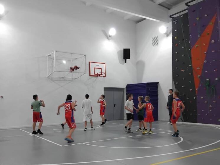 В Старорусском округе стартовал Кубок главы по баскетболу среди школьников до 14 лет. О спортивном мероприятии, которое соберет ребят из разных учебных заведений района, сообщила в своем telegram-канале глава округа Елена Комарова.