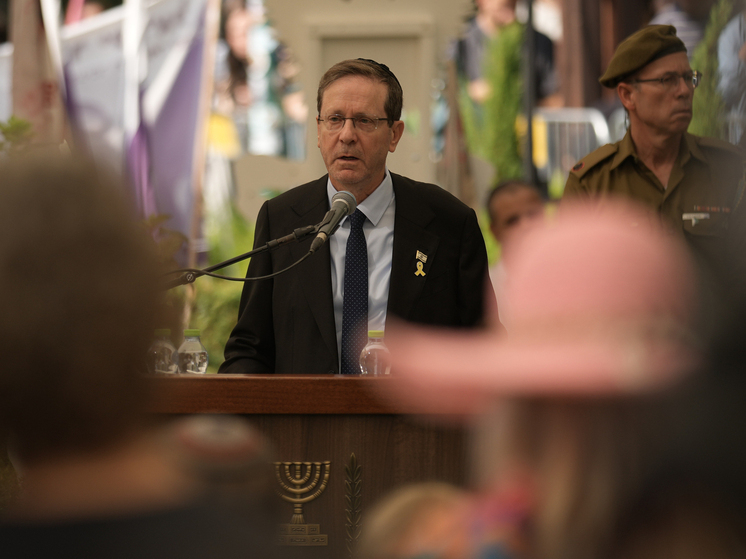 Израильские поселенцы напали на солдат и палестинцев