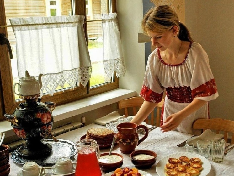 Почему завтра незамужним девушкам нужно накрыть стол