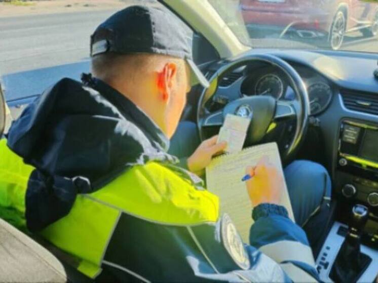 Женщина на «Весте» влетела в бетонный блок в Комсомольском районе Тольятти