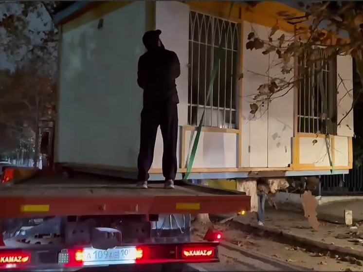 В Махачкале демонтировали незаконные торговые павильоны на Шамиля и Магидова