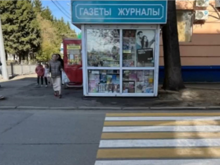 На проспекте Кирова в Томске демонтировали заброшенный киоск