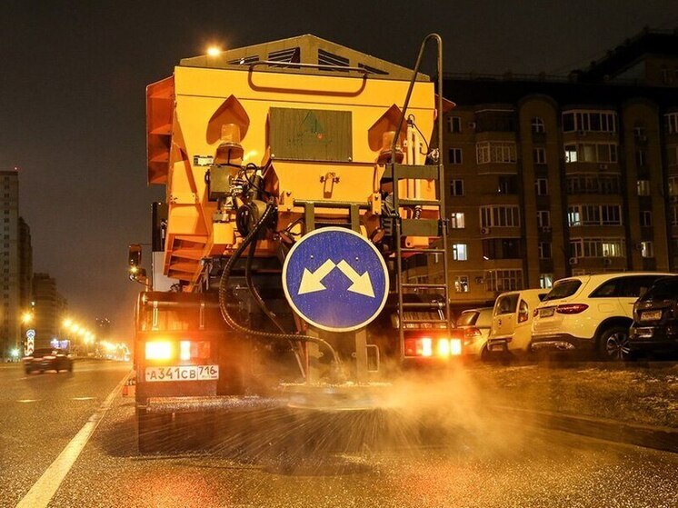За ночь на улицах Казани было израсходовано 237 тонн противогололедного материала