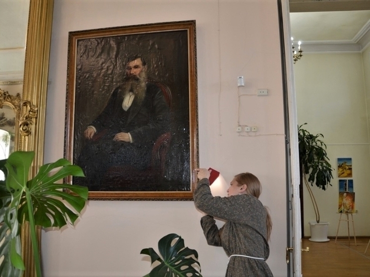 Ветшающий портрет брата Михаила Бутина отреставрируют в Чите