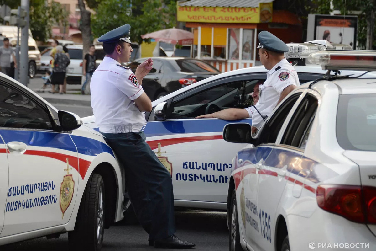 Двух армянских оппозиционеров снова задержали в Ереване