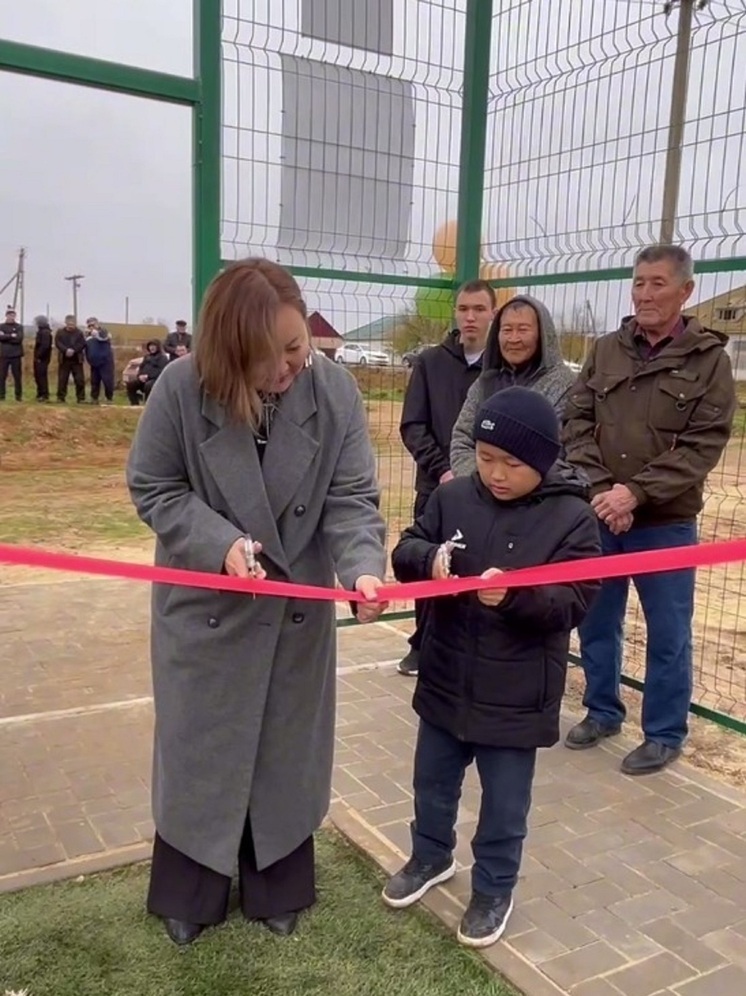 В Калмыкии открыли современное мини-футбольное поле