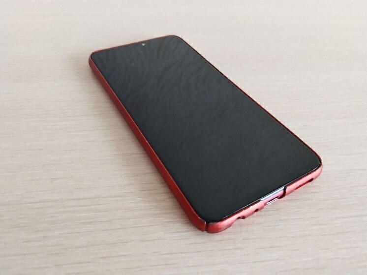 Белгородец украл четыре телефона из торгового павильона