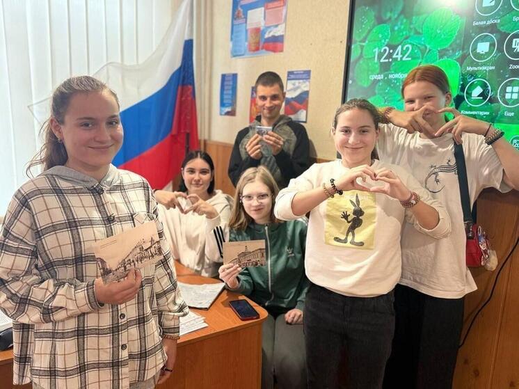 Воспитанники школ Мелитополя и Архангельска укрепили дружеские связи обменом подарками