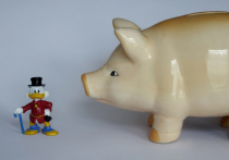 На пороге 2026 года мир продолжает жить по правилам, диктуемым Дональдом Трампом. Об этом пишет британский The Economist (статью перевели ИноСМИ). Непредсказуемая политика президента США, сравнимая с мощным вихрем, уже перекроила глобальную повестку, вызвав потрясения в международной торговле, но одновременно принеся и отдельные дипломатические успехи, такие как урегулирование в Газе. 