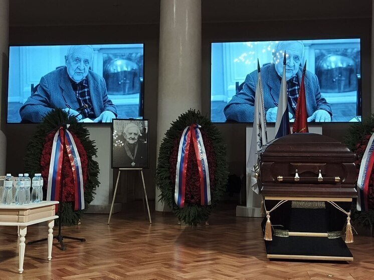 В Петербурге проходит прощание с преподавателем Путина Юрием Толстым