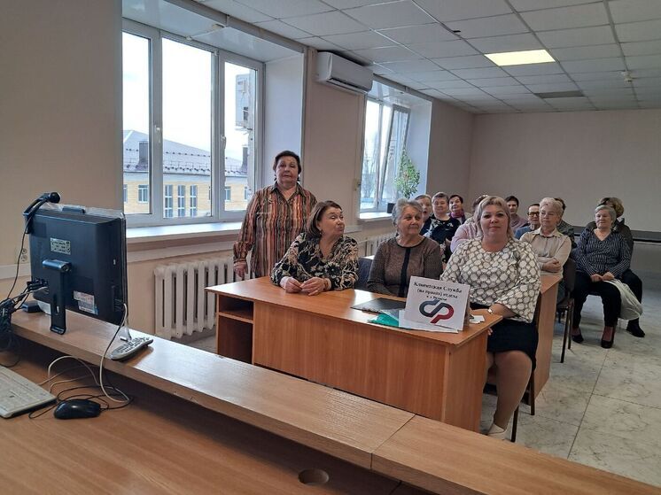 Пенсионеры Марий Эл узнали, как не попасться на уловки телефонных мошенников, на лекции от Билайна