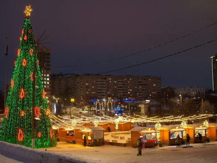 Областной центр готовится к новогодним праздникам