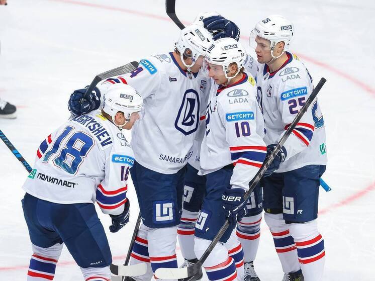 Хоккейная «Лада» набрала семь очков в семи последних гостевых встречах