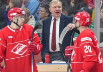 Регулярный чемпионат КХЛ продолжает дарить всем поклонникам этой игры в нашей стране увлекательные матчи, а также не перестает удивлять очень интересными событиями и непредсказуемыми сюжетами