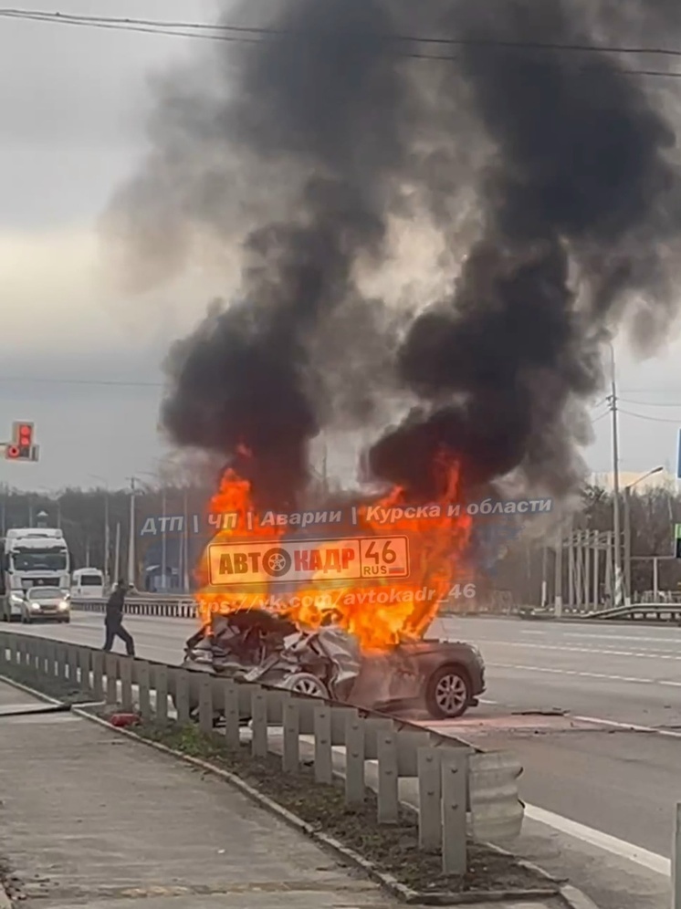 В Курске в загоревшемся автомобиле находились 12-летняя девочка