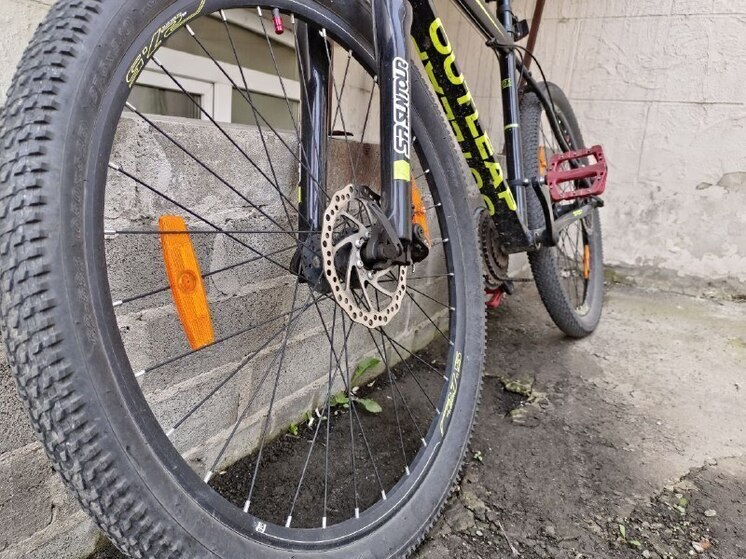 В Бийске мужчина ради встречи с бывшей угнал велосипед, но устал по дороге и передумал