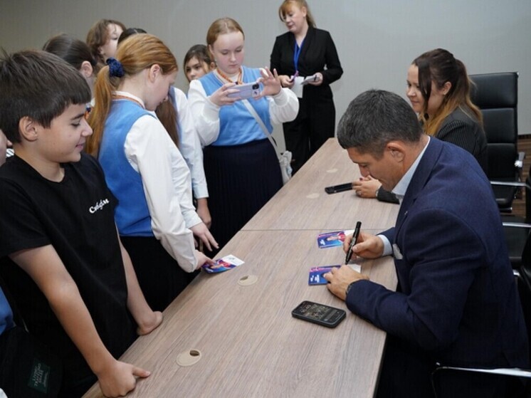 Олимпийский чемпион Алексей Мишин встретился с юнкорами в Новосибирске