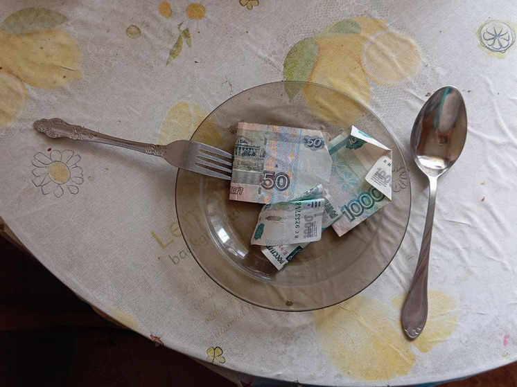 Новгородку отправили на год в колонию за неуплату алиментов