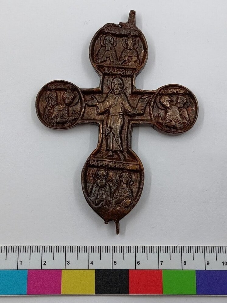 Реставраторы Псковского музея обнаружили редкий энколпион XV века