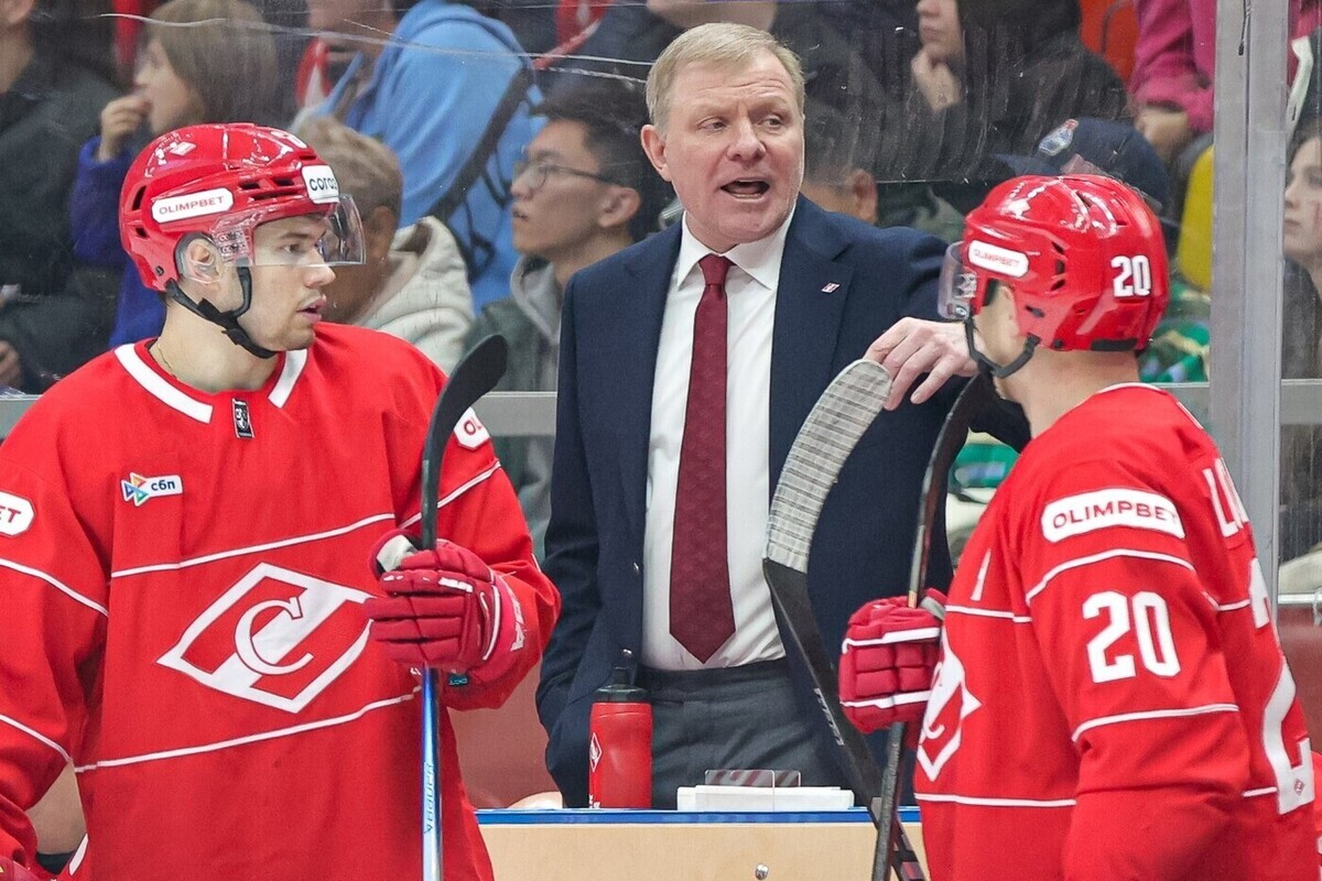 Регулярный чемпионат КХЛ продолжает дарить всем поклонникам этой игры в нашей стране увлекательные матчи, а также не перестает удивлять очень интересными событиями и непредсказуемыми сюжетами