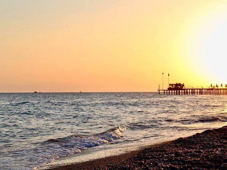 Психолог Добрынина посоветовала брать для радости в отпуск партнера
