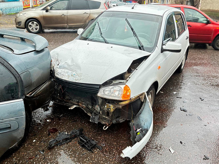 В Липецкой области столкновение автомобилей привело к госпитализации пенсионерки