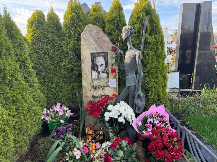 На могиле актера Ильи Рутберга появилось послание от дочери