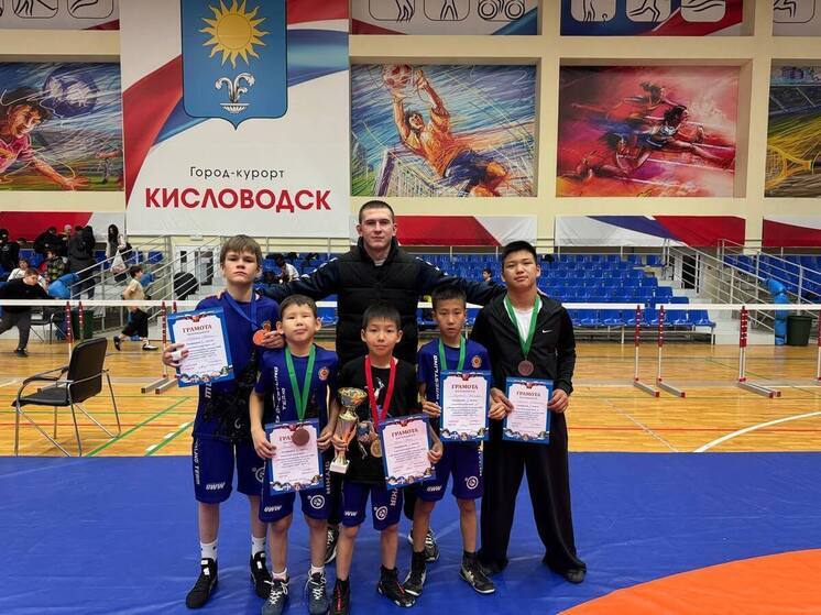 Малодербетовские борцы успешно выступили на межрегиональном турнире в Кисловодске